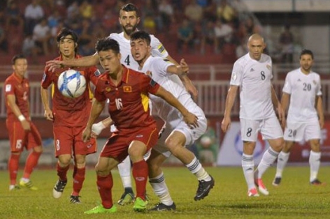 HLV Lê Thụy Hải chỉ tên cầu thủ tốt nhất của ĐT Việt Nam