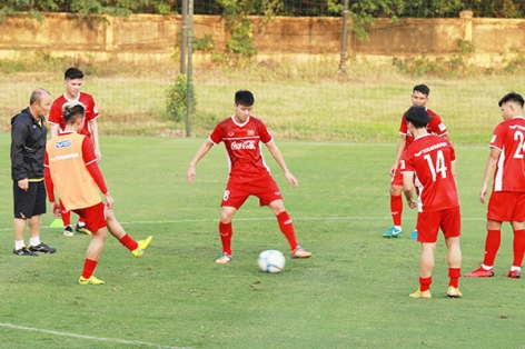 ĐT Việt Nam tập chiến thuật, HLV Park Hang Seo chỉ đạo gay gắt