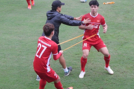 Bị ảnh hưởng, ĐT Việt Nam vẫn miệt mài luyện công