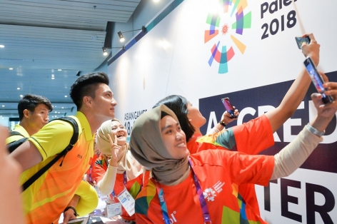Các cầu thủ Olympic Việt Nam gây sốt trên đất Indonesia