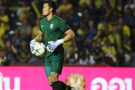 Thủ môn Thái Lan: 'Tôi định đẩy bóng qua xà nhưng bóng xoáy trở lại'