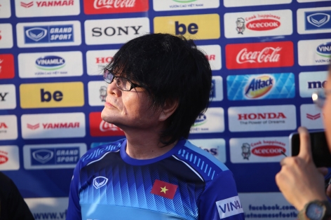 Bác sỹ Choi: 'Chưa thể khẳng định khi nào Đình Trọng có thể ra sân'