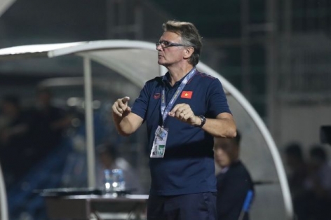 HLV U19 VN: 'Tôi không thể hài lòng với thế trận và tỷ số'