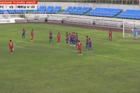 VIDEO: Quang Hải sút phạt đẳng cấp nâng tỉ số lên 4-1