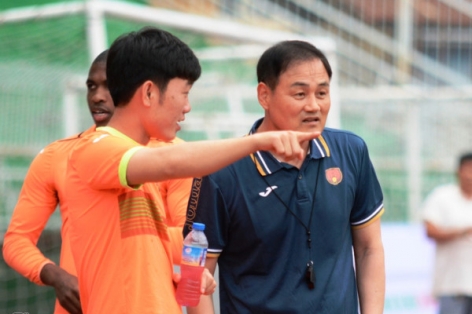 HLV Gangwon lên tiếng về cơ hội đá chính của Xuân Trường