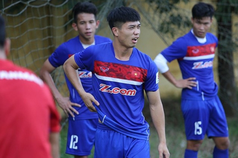 Tin HOT: Công Phượng gặp 'tai nạn' buổi tập đầu của U22 VN
