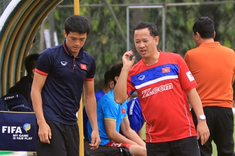 HLV Park Hang Seo suýt đuổi trợ lý trong buổi tập đầu của ĐTVN