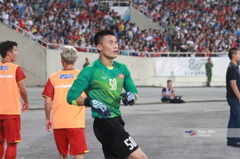 Bùi Tiến Dũng bị loại khỏi AFF Cup 2018 trong trường hợp...