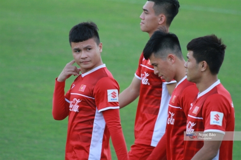 Nhà vô địch AFF Cup 2008: 'Đừng để Quang Hải đá giữa'