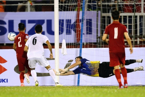 VIDEO: Văn Lâm, Tuấn Mạnh thay nhau tỏa sáng vs Jordan