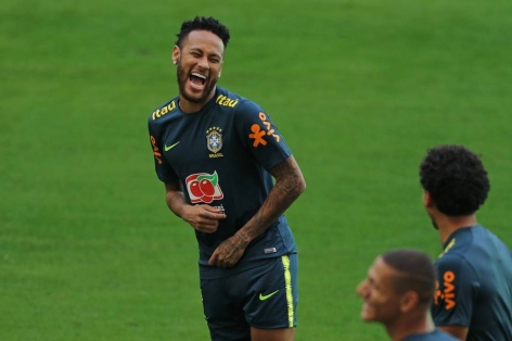 Neymar đã sớm quên nỗi buồn sau kì chuyển nhượng? 