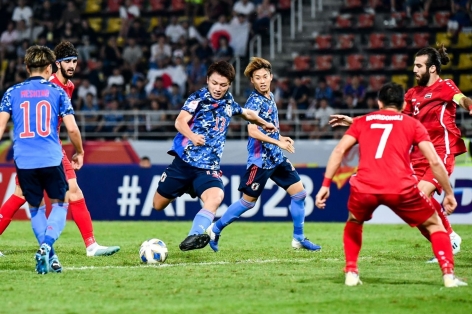 CĐV Nhật: 'Thua thảm ở châu Á thì tổ chức Olympic làm gì?'