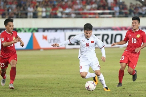 Quang Hải 'cày ải' không kém gì Eden Hazard