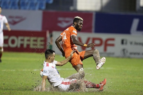 Ngoại binh 'đắt khách' ở V.League mắc kẹt ở Trung Đông