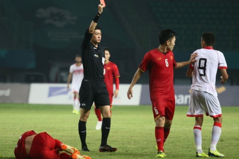 Tuyển thủ Đinh Thanh Trung: 'Thẻ đỏ là chìa khóa chiến thắng'