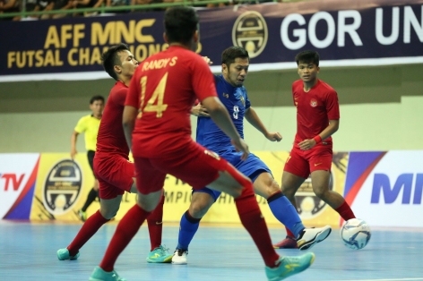 Thái Lan thắng Indonesia ngộp thở, giành tấm vé vào chung kết