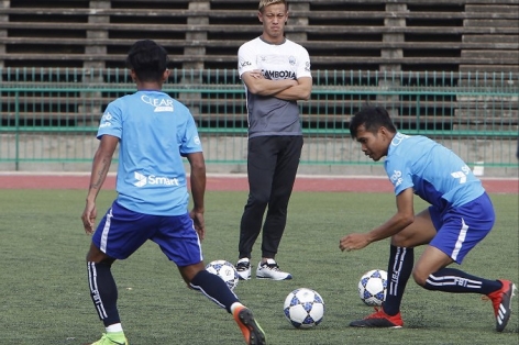 Honda trở lại, ra tay ứng cứu Campuchia tại AFF Cup