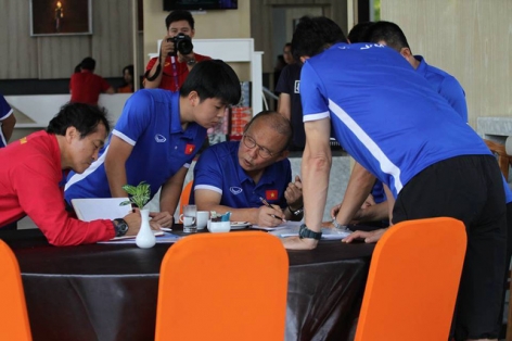 Sao ĐT Việt Nam tiết lộ cuộc họp khẩn vì sốt vé xem AFF Cup