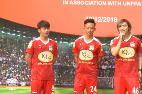 VIDEO: Những bước chạy đầu tiên của Tuấn Anh trên thảm cỏ xanh