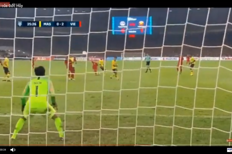 VIDEO: Siêu phẩm sút xa nâng tỷ số lên 2-0 của Đức Huy