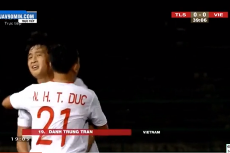 VIDEO: Bàn mở tỷ số đầy may mắn của ĐT U22 Việt Nam