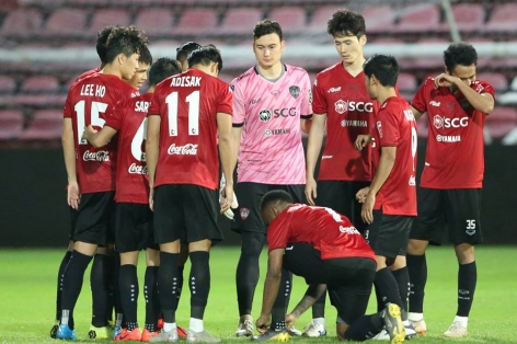 Văn Lâm mắc sai lầm ngớ ngẩn trong ngày ra mắt Muangthong