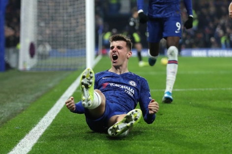 Sao Chelsea và West Ham trốn cách ly đi đá bóng phủi