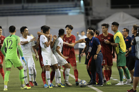 Văn Hậu xô xát với cầu thủ U22 Indonesia vì chơi xấu