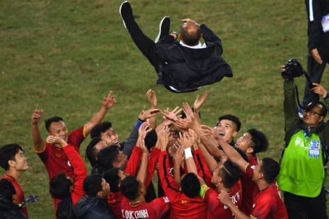 Báo Hàn: 'Làm chủ ĐNÁ, Việt Nam đang hướng tới Olympic và World Cup'