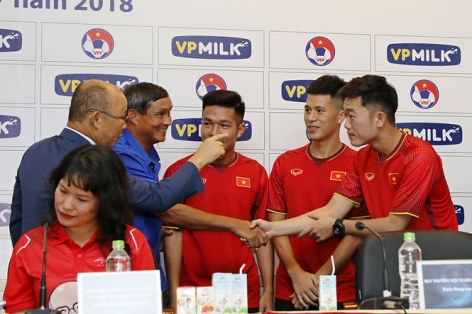 Hai sao HAGL được HLV Park Hang Seo thăm hỏi đặc biệt