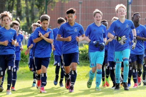 2 cầu thủ gốc Việt xuất hiện trong đội hình U15 Đức
