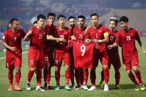 ĐT Việt Nam tri ân Văn Toàn bằng màn ăn mừng cảm động