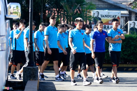Tuyển Việt Nam tập tăng ca vào sáng sớm, HLV Park phát thuốc bổ