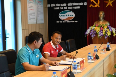 Trọng Hoàng nói gì khi 'rời' SLNA để tới với Viettel?