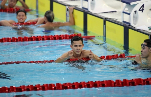 'Hoàng tử ếch' Việt Nam xuất sắc bảo vệ thành công HCV