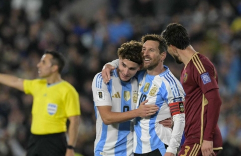 Messi tỏa sáng với cú đúp, khép lại trận cuối trên sân nhà cùng Argentina
