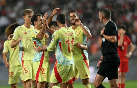 Sao Arsenal lập hat-trick, Tây Ban Nha thắng 6-0 tại Vòng loại World Cup