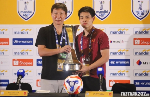 HLV Kim Sang Sik: 'Tôi không cố tình cản U23 Indonesia ném biên'