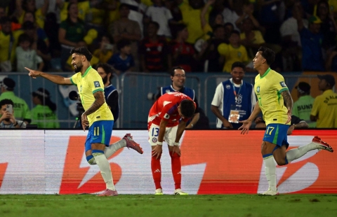 Sao Chelsea tỏa sáng, Brazil thắng dễ Chile