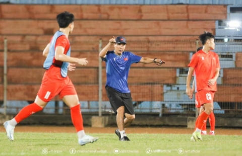 U23 Indonesia vào bán kết, HLV Kim Sang Sik lập tức hành động