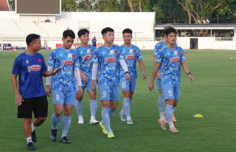 Video: Việt kiều Trần Thành Trung hào hứng tập buổi đầu tiên cùng U22 Việt Nam