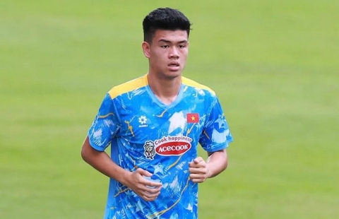 Trung vệ 1m95 sáng cửa đá chính ở SEA Games 33