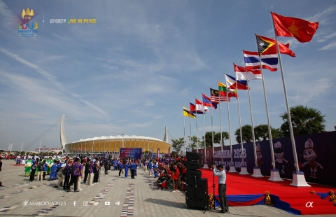 Campuchia làm lễ thượng cờ với quốc kỳ Việt Nam
