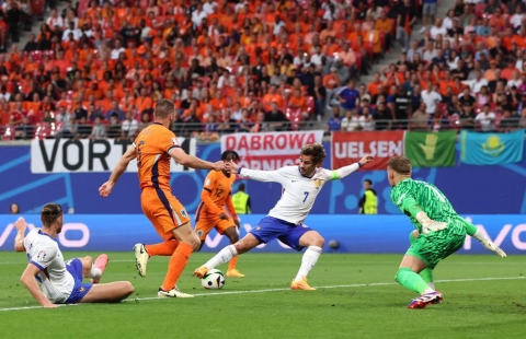 Vắng Mbappe, Pháp thoát thua trước Hà Lan