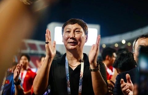 Báo Thái Lan bất ngờ với 'ma thuật đen' của HLV Kim Sang-sik