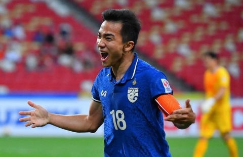 'Messi Thái Lan' làm điều đặc biệt với đàn em sau thất bại trước Việt Nam