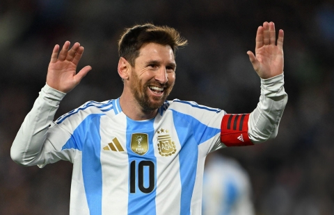 Messi nhận 'điểm 10' ở trận cuối tại Argentina