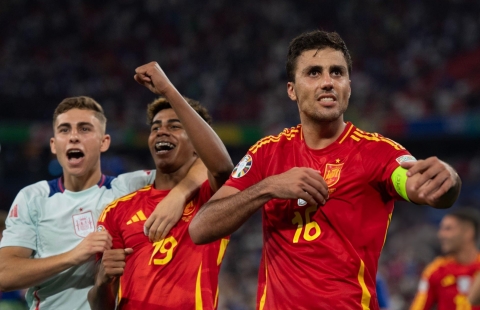 Yamal trở lại tuyển Tây Ban Nha, Rodri bị loại