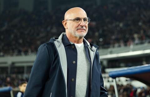 HLV Tây Ban Nha kêu gọi tập trung dù cách World Cup '1 milimet'