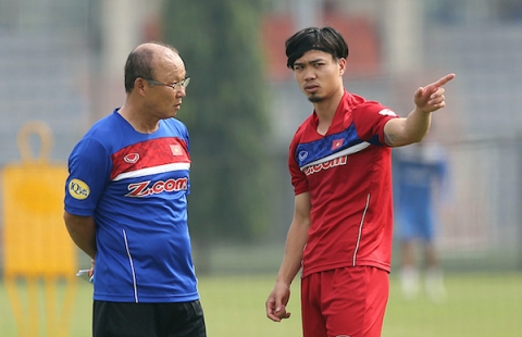 VIDEO: HLV Park Hang-seo coi Công Phượng là quân bài tẩy ở AFF Cup 2018